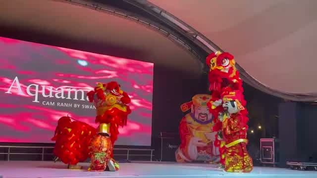 Video lân sư rồng của Sun & Sea Events