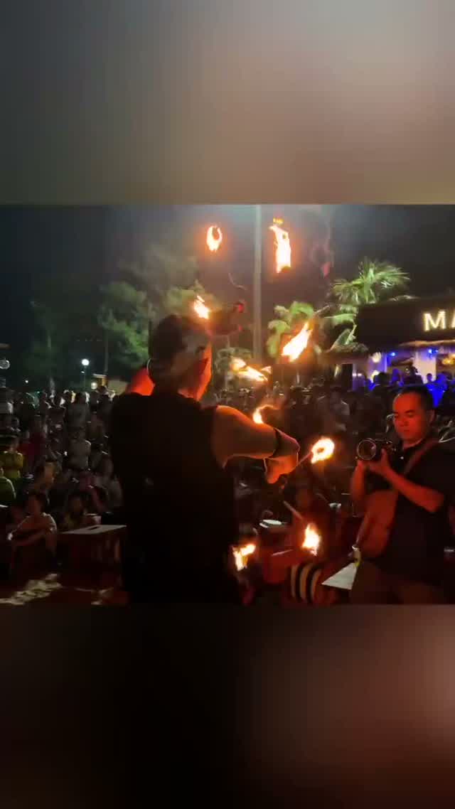 Video múa lửa của Sun & Sea Events
